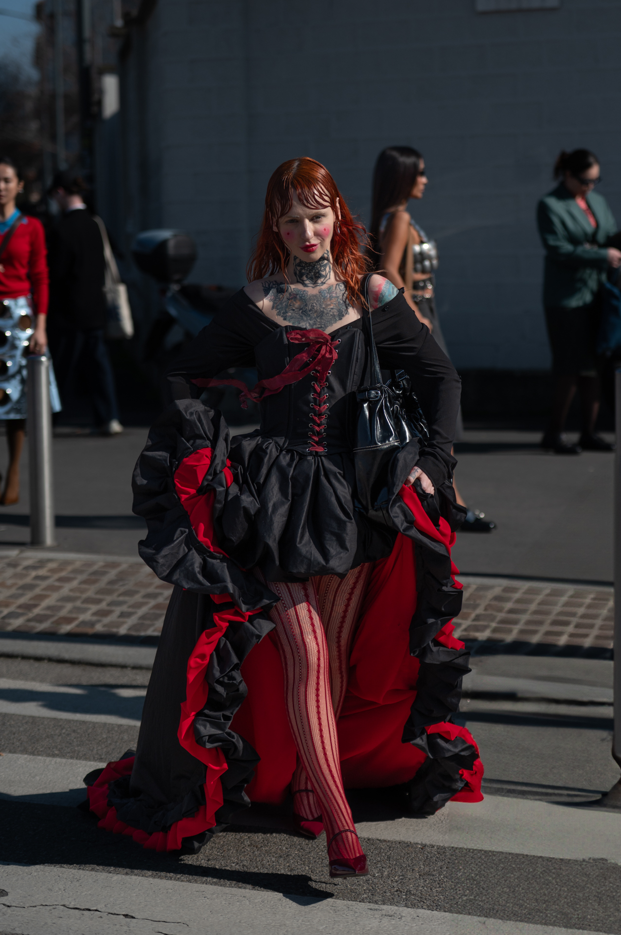 street style , all' arrivo gli ospiti della sfilata di Prada