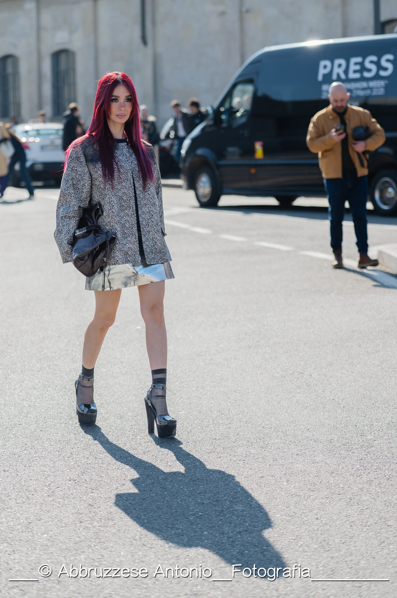  street style , all' arrivo gli ospiti della sfilata di Prada