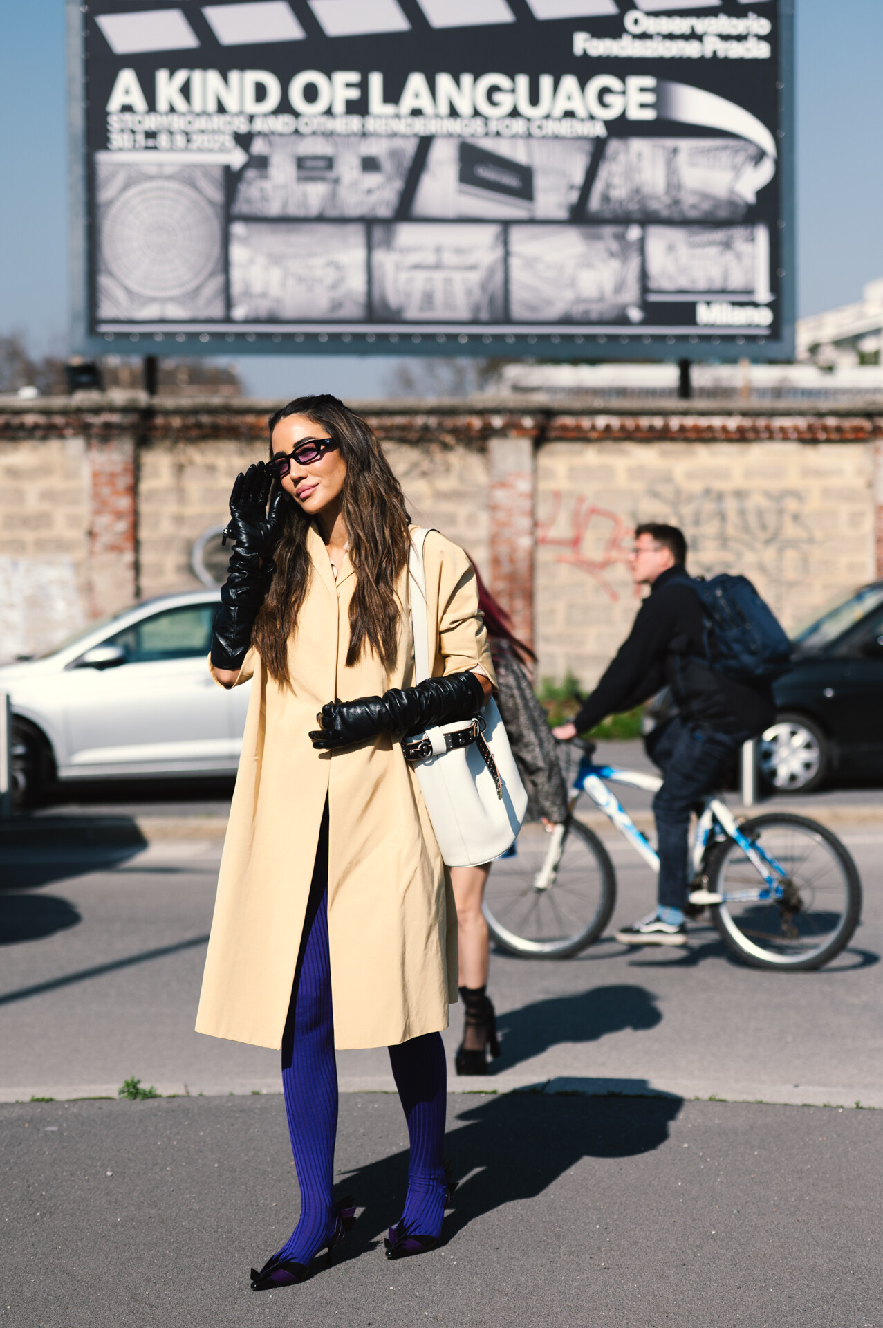  street style , all' arrivo gli ospiti della sfilata di Prada