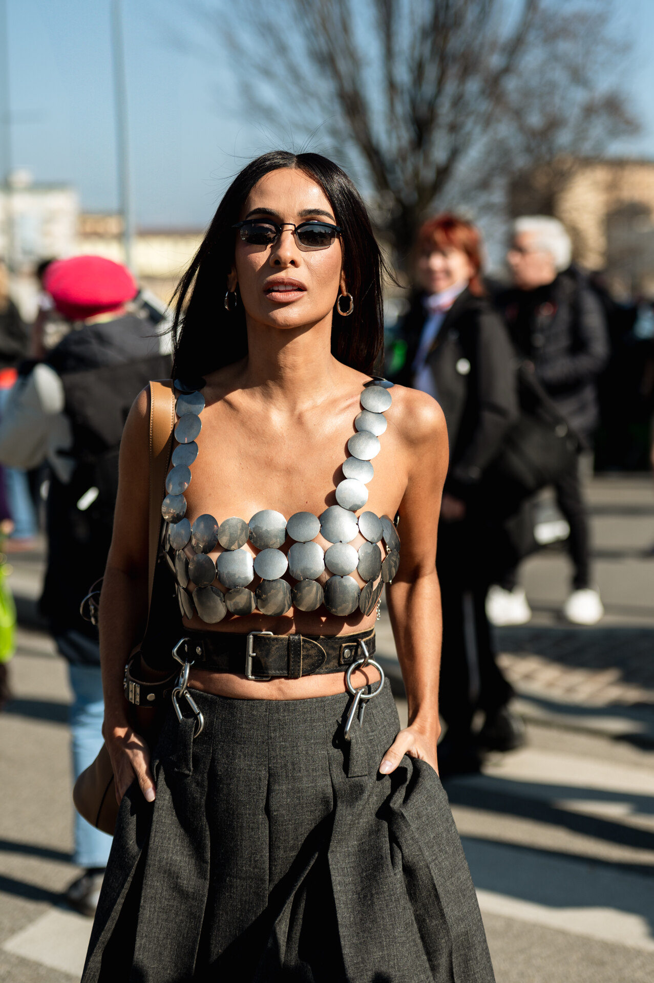  street style , all' arrivo gli ospiti della sfilata di Prada