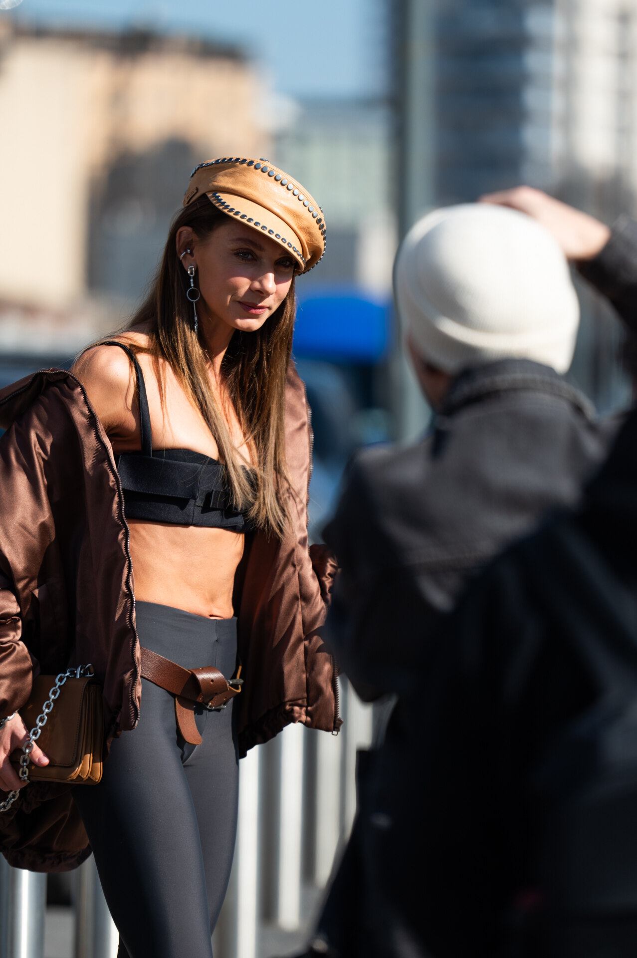  street style , all' arrivo gli ospiti della sfilata di Prada